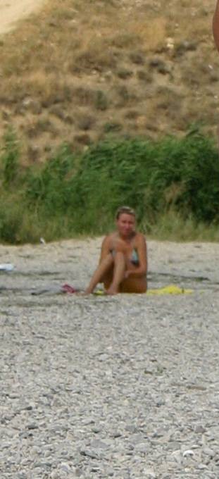 Nudist Pictures Beach Game and Glasses - 2